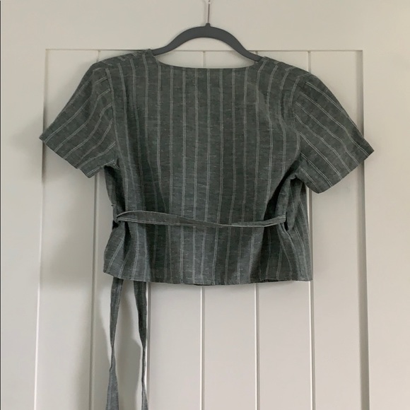 Urban Outfitters Tie Cross Over Crop Top - Picture 2 of 2